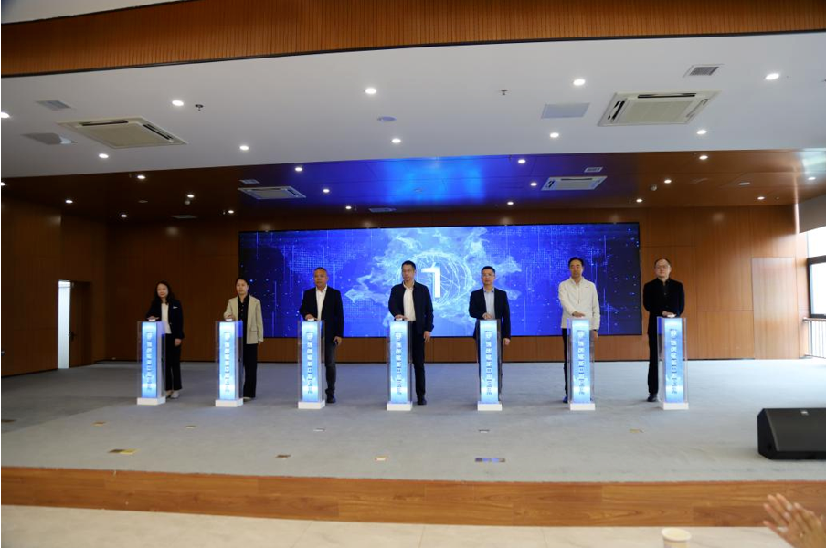 “信创赋能 智安同行”全民国家安全教育实践融合活动在南科院成功举办(图2) “信创赋能 智安同行”全民国家安全教育实践融合活动在南科院成功举办(图2)