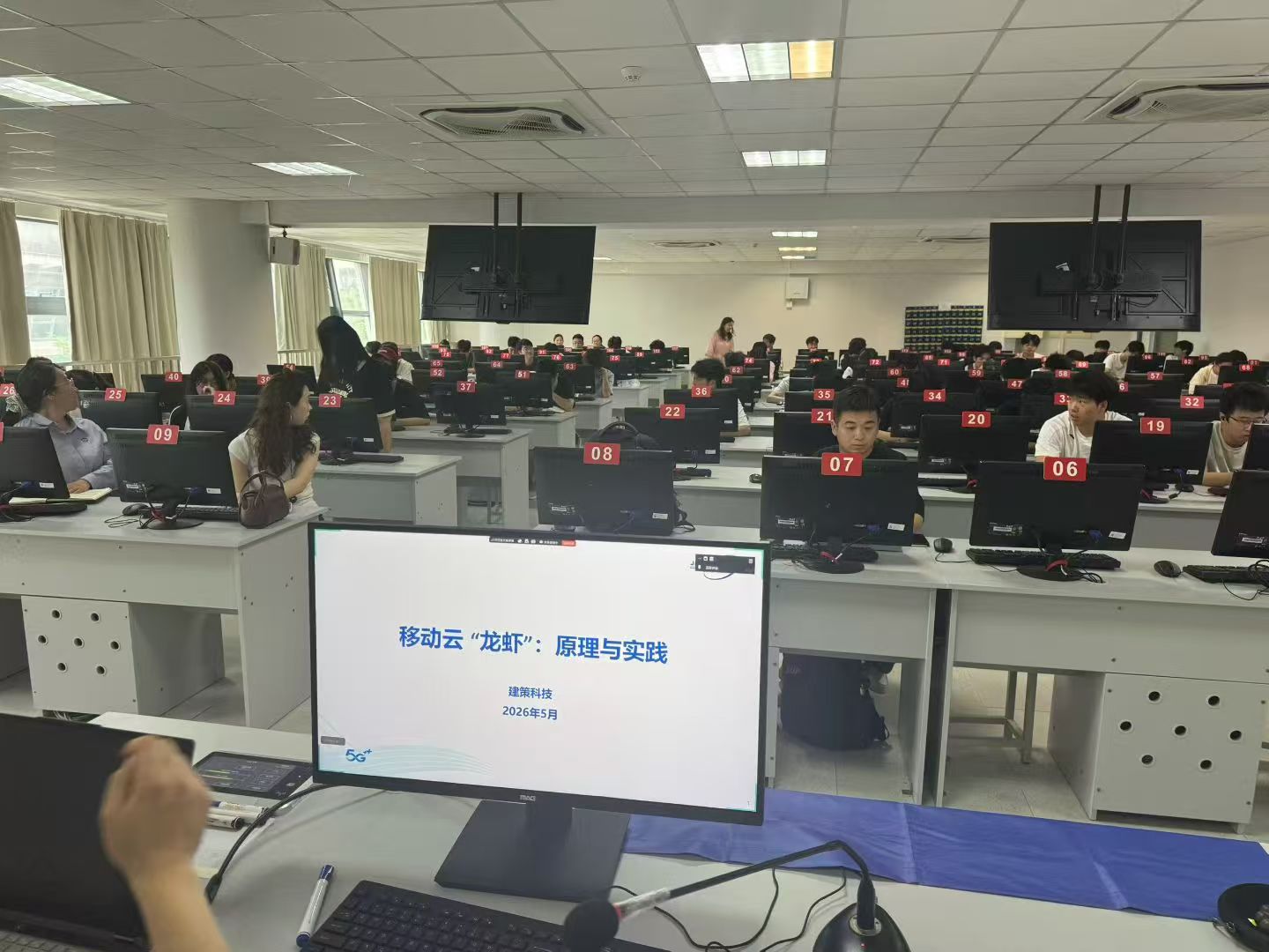 AI赋能科普 | 南京计算机学会OpenClaw AI智能体科普活动走进浦江学院(图4) AI赋能科普 | 南京计算机学会OpenClaw AI智能体科普活动走进浦江学院(图4)
